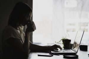 30代女性に最適なワーケーションプライベートデスク宿はどこ？