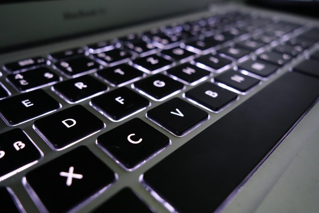 PC作業を快適にするための姿勢を良くする方法は？