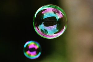 ワーケーションで仲間を作るための効果的な方法は？