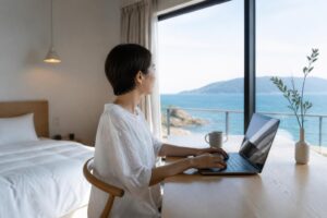 ワーケーションに最適なコワーキングが近い宿はどこ？